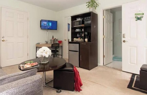 Rockville Apartment | Private Studio Washer/Dryer Combo Tempur-Pedic Mattress