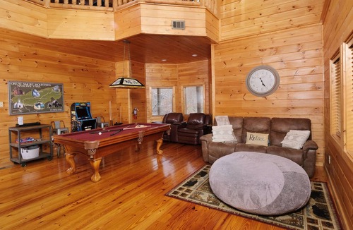 Chalet Village North Cabin | Queen of Dreams | Hot Tub, Jetted Tub, Pool Table and Arcade Games
