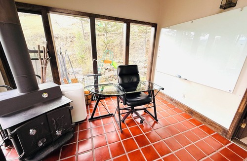 Evergreen West Central House | Red Rocks Backstage Oasis – Creative Haven: Sleeps 25