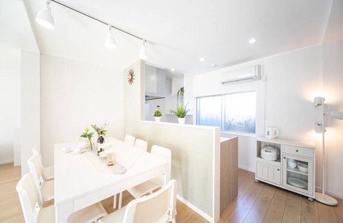 Kuwana House | Reservations not accepted Accommodates 9 people Pets allowed 5 minutes from Nagashima Spaland En/Kuwana Mie