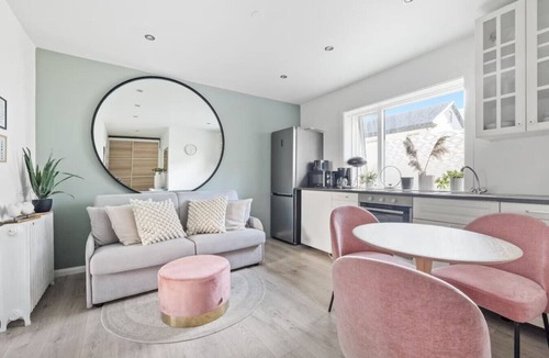 Downtown Apartment | Reykjavík Center, King bed, 65` TV with Netflix