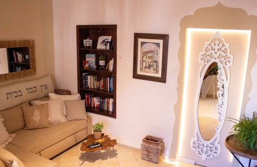 Artists Colony House | Romantic authentic apartment in the city center with amazing views