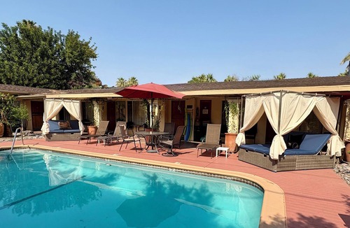 Historic Tennis Club Apartment | Room 3️⃣ (studio) in boutique hotel with kitchen by the pool in downtown PS 🌵