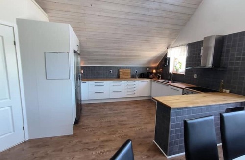 Bastad House | Rymligt med Utsikt Över by och hav