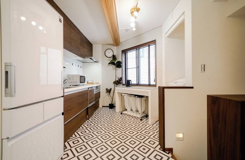 Ebisu House | Shibuya Ward, Central Area, Ideal for Families and Groups, Many Private Rooms, Separate Bathroom and Toilet Areas, Within Walking Distance of the Shibuya and Roppongi Areas, 100 meters to the bus stop