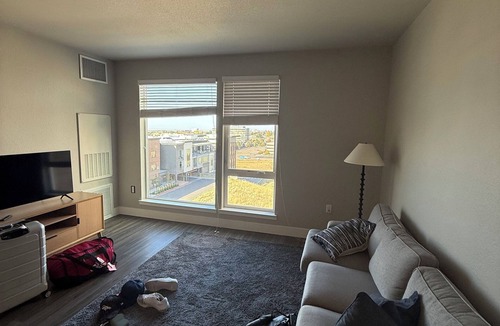 Englewood Apartment | Short term lease 4-6 week. Cozy 1-bedroom furnished apartment with AC.