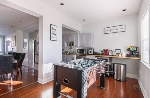 Near Northeast House | Sleek Modern 4BR Home Near Capitol Hill | Rooftop BBQ | High speed wifi