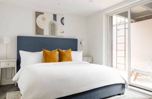 Navy Yard Apartment | Sonder Europa | Lower-Level Studio Apartment