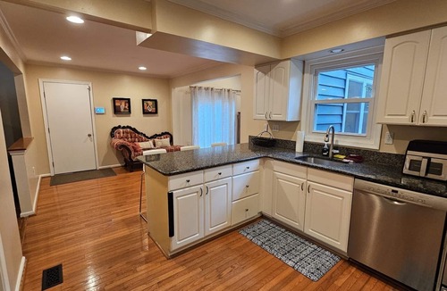 Fairland House | Spacious and Family Friendly 6-bedrooms house in delightful Silver Spring.