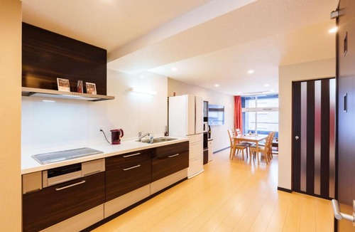 Namba Apartment | Starlight 702 - 3-Bedroom Family Suite - 2-Min Walk to Kuromon Market - Near Dotonbori & Glico Sign
