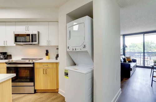Pentagon City Apartment | Steps from Pentagon City Metro | Modern Apt