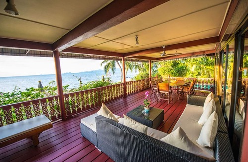 Bang Po Villa | STUNNING BEACHFRONT traditional Thai style- 5 Bedrooms Villa with Private pool