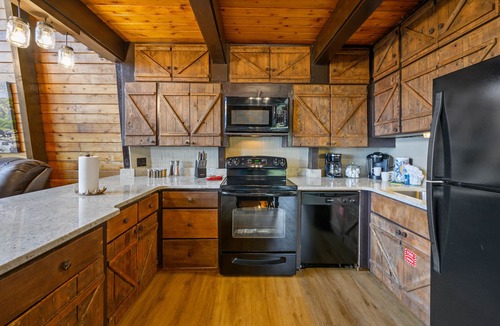 Chalet Village Cabin | Stunning view, location & Cabin amenities- 2.3 mi to Gatlinburg