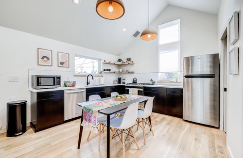 Berkeley House | Stylish 2BR Guesthouse w/Private Patio - Walk to Tennyson St