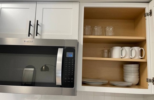 Kingman Park Apartment | Stylish 2BR | King Bed | Parking | Heart of DC