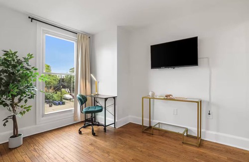 Hill East House | Stylish & Charming Centrally Located 4Bedroom Home