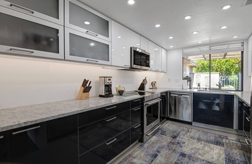 Sunrise Vista Chino Condo | Stylish Condo at Sunrise Racquet Club-Close to Palm Springs Shopping and Dining