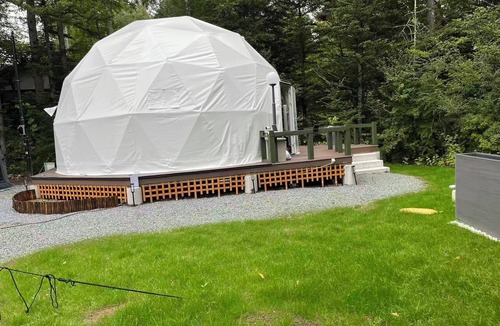 Tsumagoi RV Rental | The Forest Beneath the Ferris Wheel | A Private Cottage Nestled in the Karuizawa Forest | BBQ, Karaoke, Starry Sky Theater, Starlink