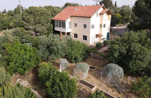 Misgav Apartment | The house next to the orchard apartment for a couple