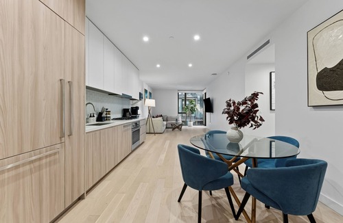 Downtown Bed & Breakfast | The Pearl Coast' Amazing Rooftop Amenities Pool, Gym And Sauna Quiet Retreat