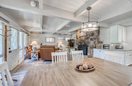 Sierra Cedars Cabin | The Shaver Cozy Cottage 5 Min to Downtown 10 Min to Lake 25 Min to China Peak