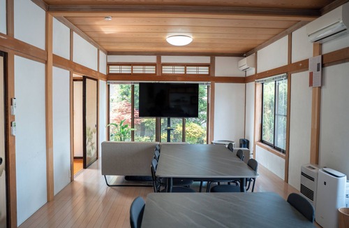 Omachi House | To Kurobe Dam, Hakuba, and Tateyama! Max. 11 people/ 4 min. walk from station/ 3 parking spaces/ Self-catering OK Large kitchen with Wi-Fi. Ideal for large groups or as a base for family vacations! Long-term stay welcome