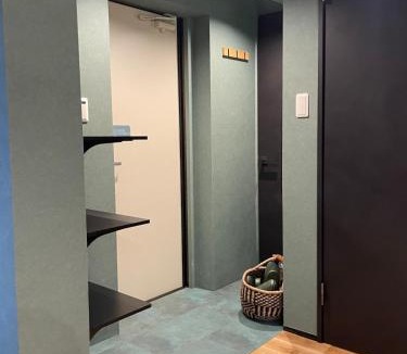 Matsubara Apartment | Tokyo Manekineko Stay 招き猫で有名な豪徳寺駅から徒歩9分 アーティスト制作の招き猫ベッドの中に泊まれる宿