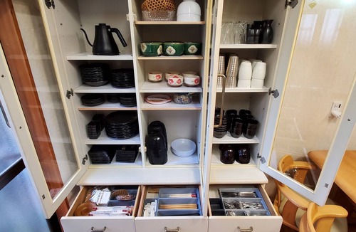 Nara House | Tsubaki no Yado: Bath with Courtyard, Entire Traditional Japanese House with Garden Available for Rent (August 5–14) Nara Tōka-e Campaign: Affordable Rates Available. The gentle glow of the lanterns is sure to bring healing and put a smile on your face.