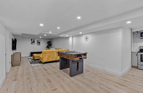 Mid-Lakewood House | Ultimate Lakewood Retreat | Air Hockey + Hot Tub | Fenced Yard