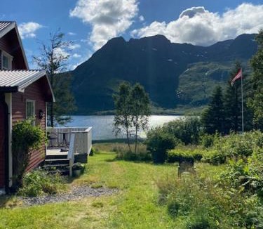 Laupstad House | Unique and charming house at the foot of Lofoten's highest mountain