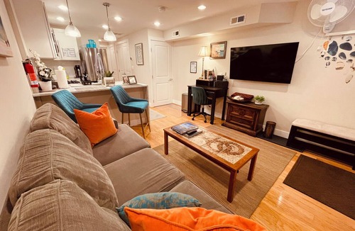 Capitol Hill Apartment | Urban Serenity - Chic 1-bedroom apt in DC - 5 min walk to metro, near monuments