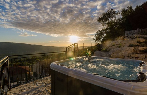 Dunave Krajnje Villa | Villa Falcon Rook - Four-Bedroom Villa with Terrace and Swimming Pool