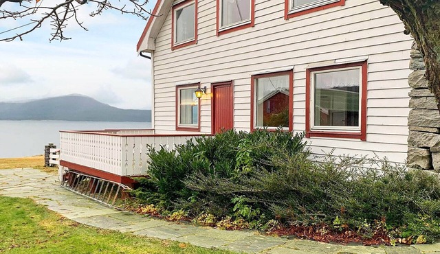 10 person holiday home in Brekke