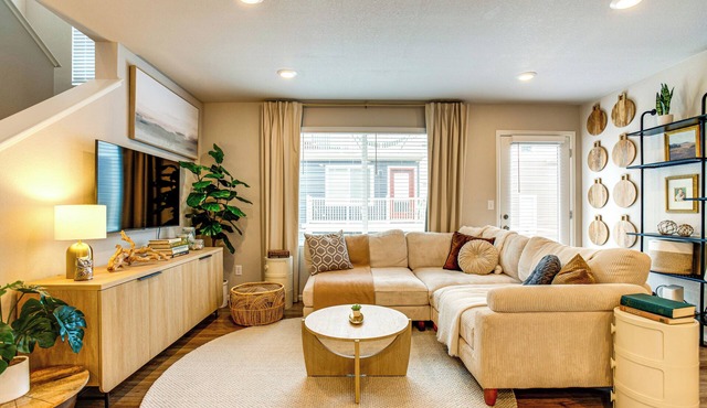 13 Mi to Dtwn Denver: Spacious Home w/Balcony!
