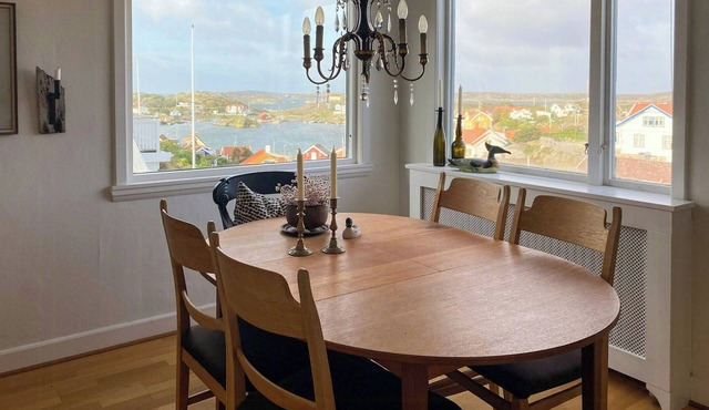 1930s house with sea views in Kyrkesund