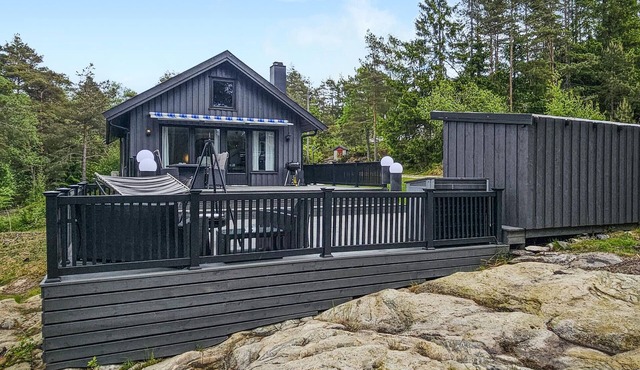 2 bedroom awesome home in Gressvik in Gressvik