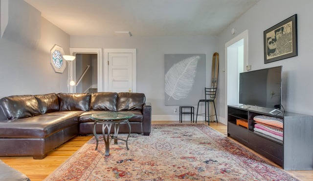 2 Mi to Washington Park: Convenient Denver Home!