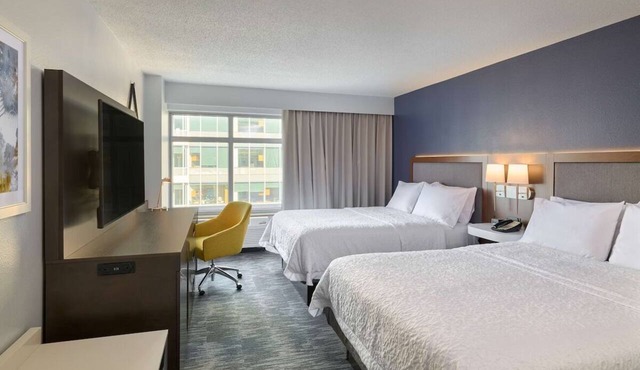 2 Queen Beds DC Downtown Close to White House & Smithsonian Museums Access in Washington