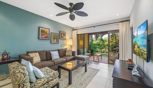 2BR, 2.5BTH condo w/pool steps from the beach! in Provincia de Guanacaste