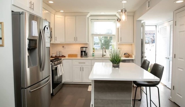 2BR Near Del Ray Private Patio WFH in Alexandria