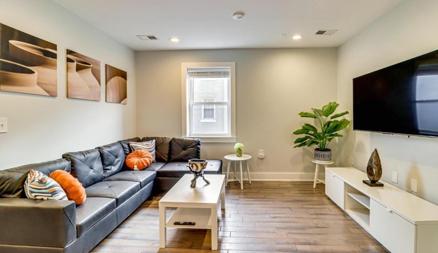 3 Mi to National Mall: DC Apt w/Fenced Yard
