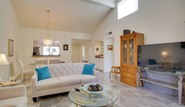 4 Mi to Dtwn Palm Springs: Condo w/Pool Access