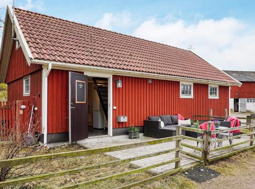 5 person holiday home in LINDOME SVERIGE