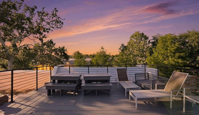 5BR DC Rowhouse · Rooftop · Sleeps 14 · Groups