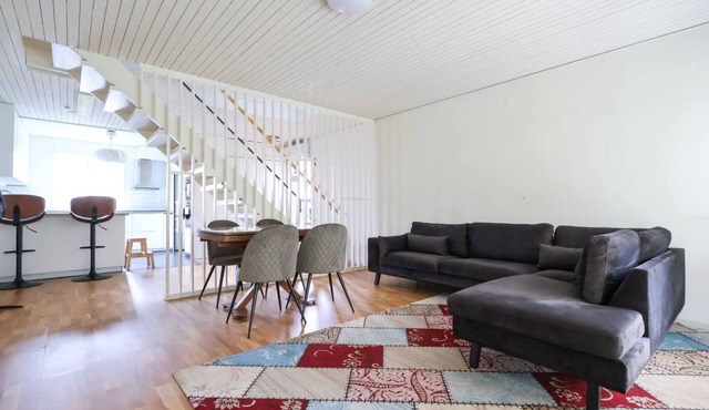 6 Guests, 3 bedrooms, 2 bathrooms