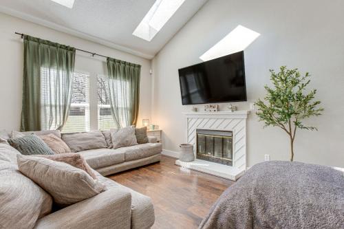6 Mi to Dtwn: Arvada Home w/Hot Tub & Yard