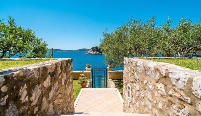7-Bedroom Villa Sí with Private Sea Access