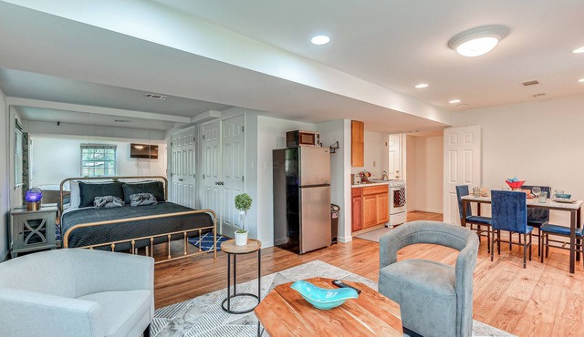 7 Mi to Downtown w/Yard: Silver Spring Studio in Silver Spring