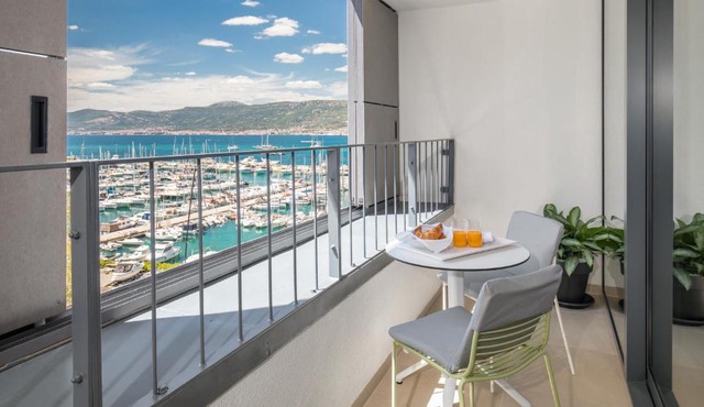Akademis - Fit Split in Split