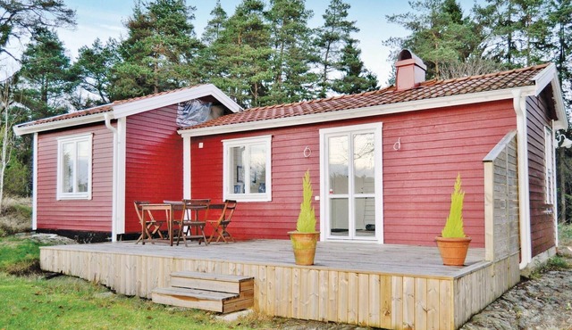 Amazing home in Henån with WiFi